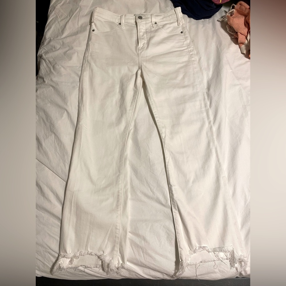 Abercrombie white cropped jeans